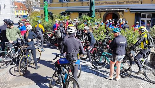 Feature jedermann tour